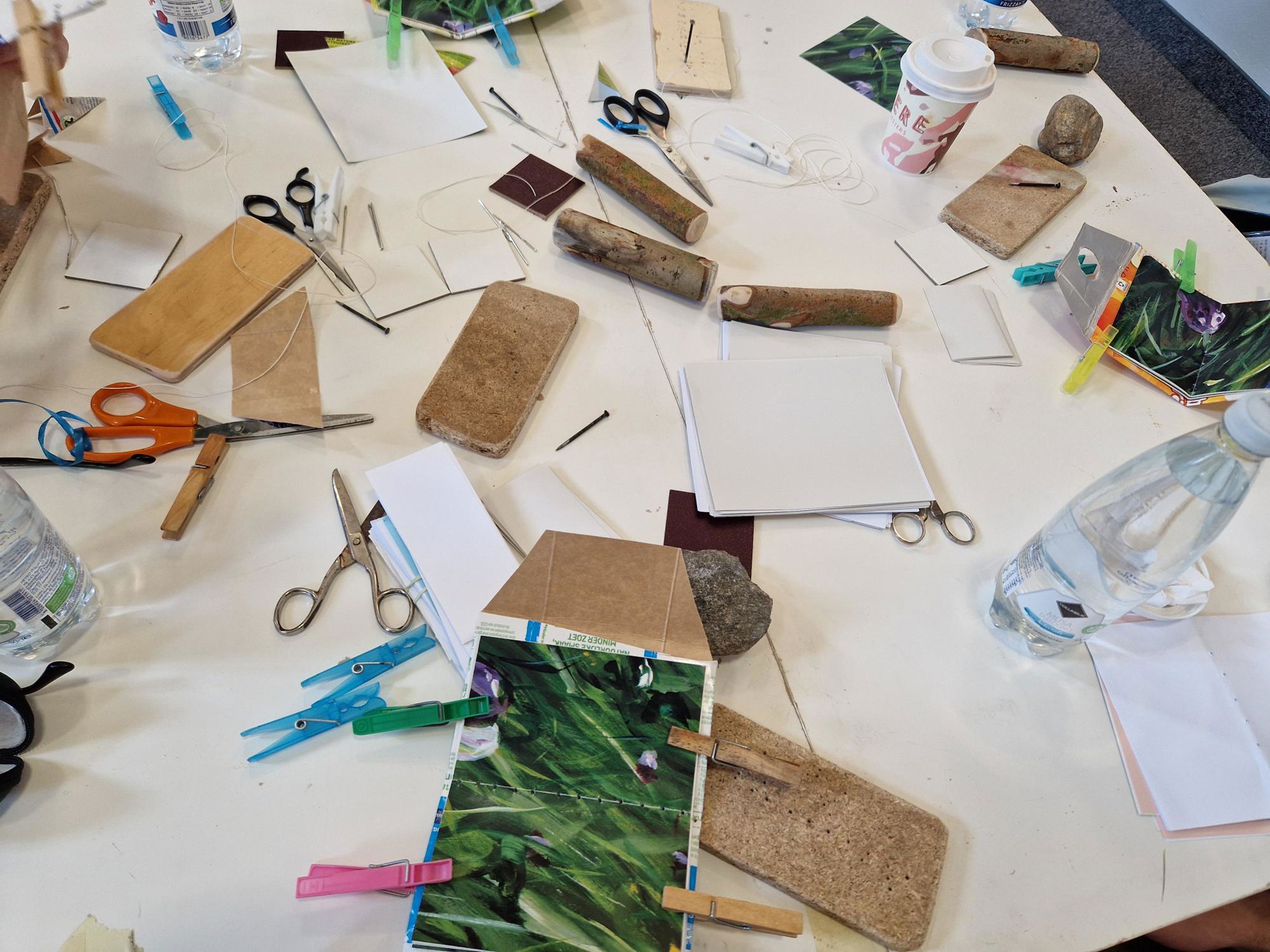 Bilde av en workshop i bokbinding