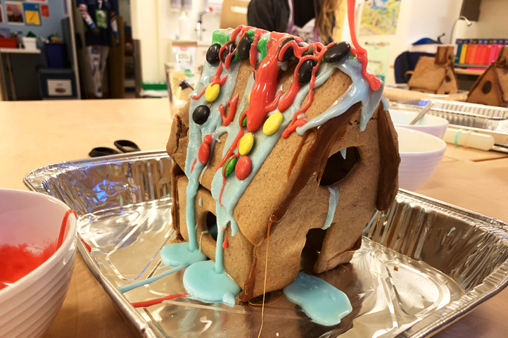 Pepperkakehus fra mat og helse på Rikshospitalet, desember 2020