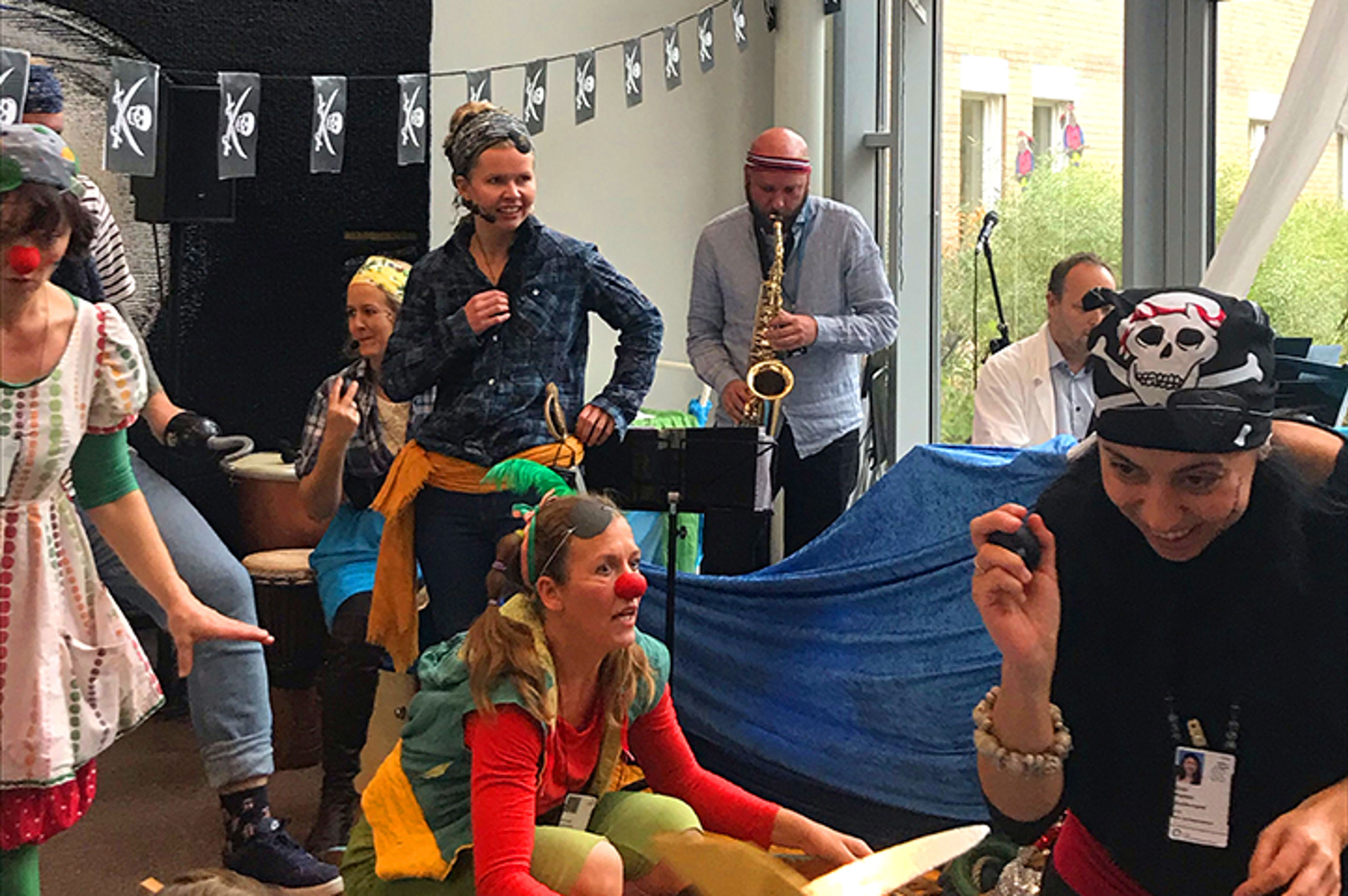 Foto: Sykehusklovnene arrangerte sjørøverfest på Rikshospitalet oktober 2019 Sykehusklovnene arrangerte sjørøverfest på Rikshospitalet oktober 2019